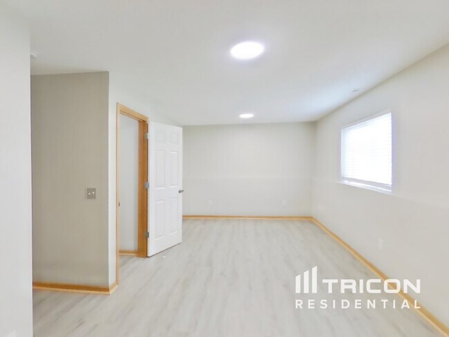 Foto del edificio - 5215 Pond View Ln