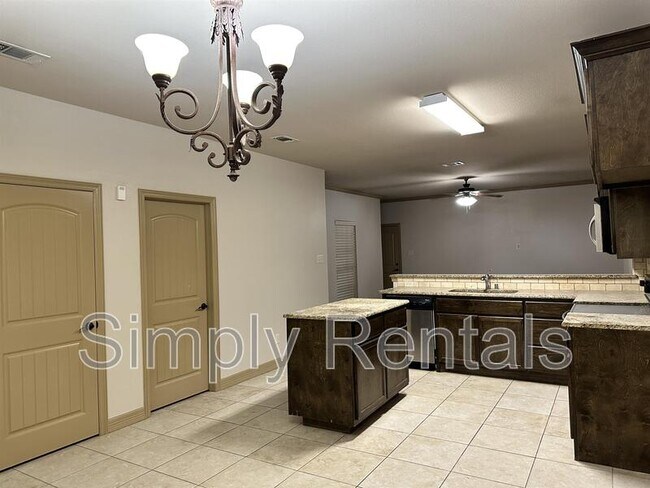 Foto del edificio - Jack Finney Blvd 6921 - 1