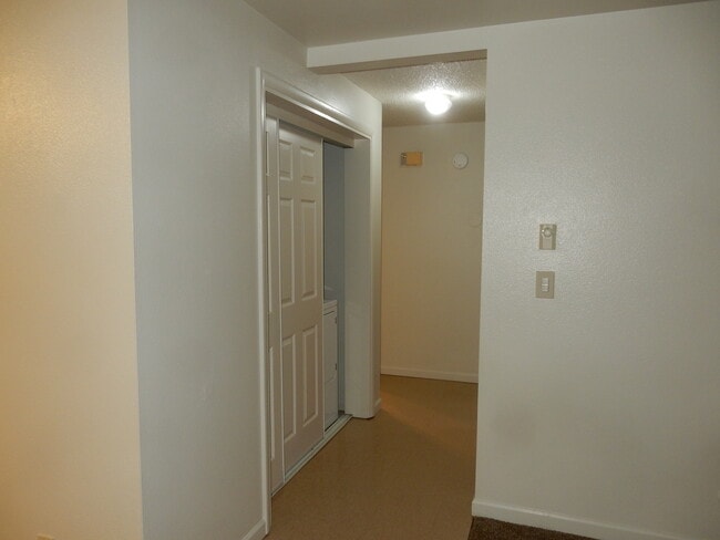 Building Photo - 1518 Sunrise Manor Way