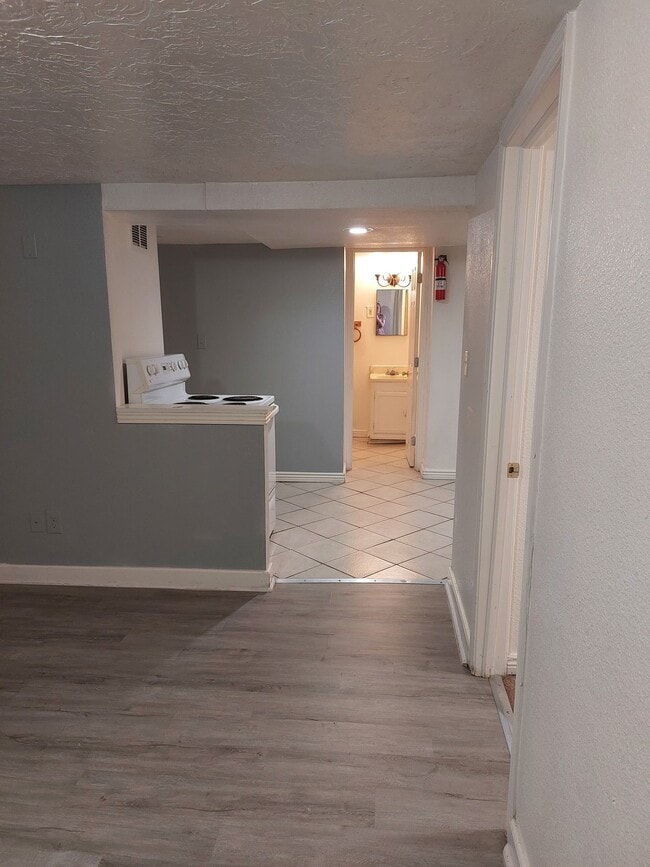 Building Photo - 1610 8th Ave