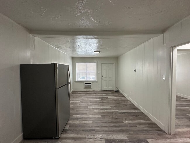 Building Photo - 1291 E Villa Vis Ave