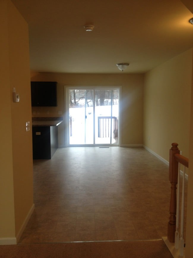 Building Photo - 727 Gregs Dr