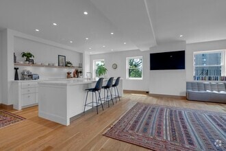 Building Photo - 344 Tappan St
