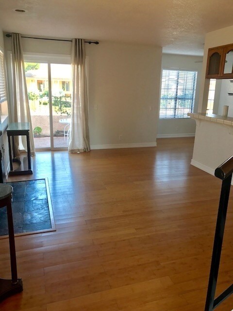 Foto del edificio - COMING SOON! 2 bedroom 2.5 bath townhouse ...