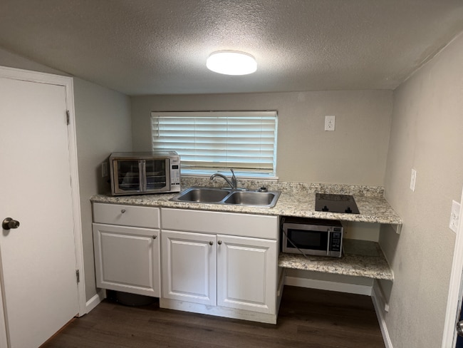 Building Photo - 1025 W Cimarron St