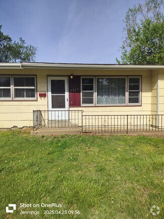 Building Photo - 9013 Dever Dr