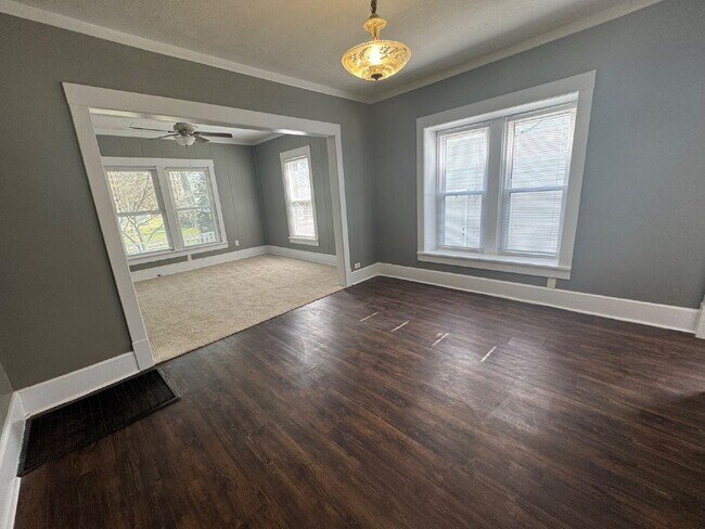 Building Photo - 405 S Park Ave