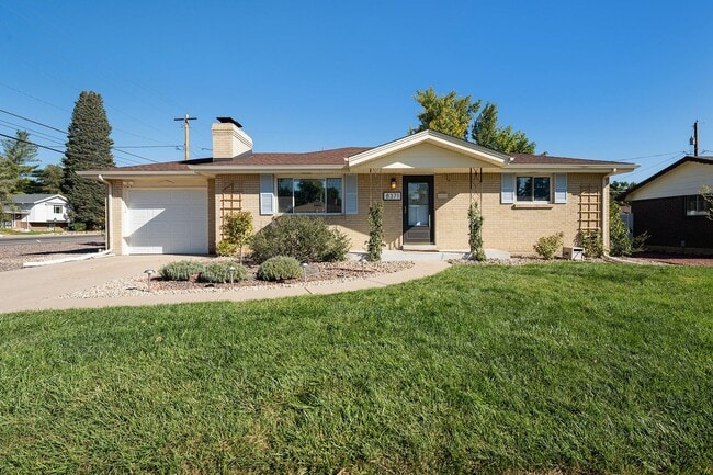 Charming Home w/Updated Kitchen and Yard B... - Charming Home w/Updated Kitchen and Yard B...