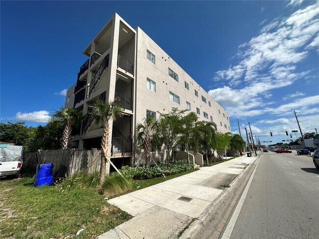 Building Photo - 2311 NW 22nd Ave