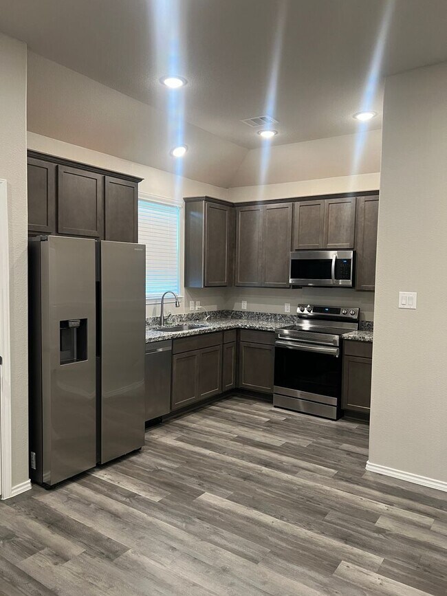 Foto del edificio - Charming 2BR House in Montgomery
