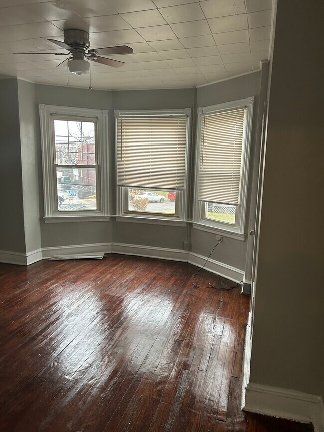 Foto del edificio - 1102 Morton Ave