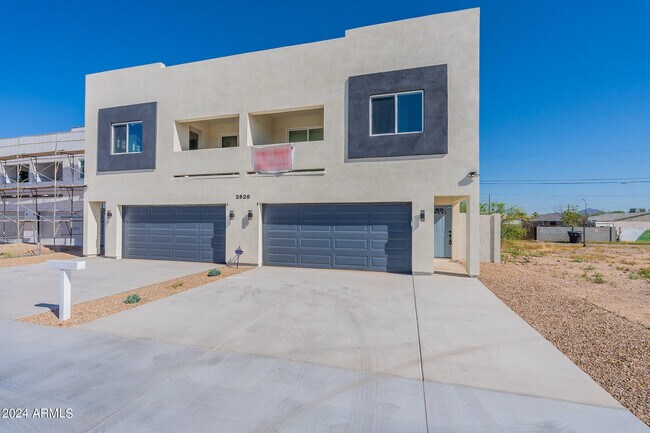 Foto del edificio - 2526 E Broadway Rd