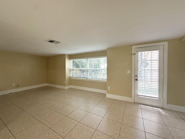 Foto del edificio - Updated 3 bedroom 2 bath with 1 car garage