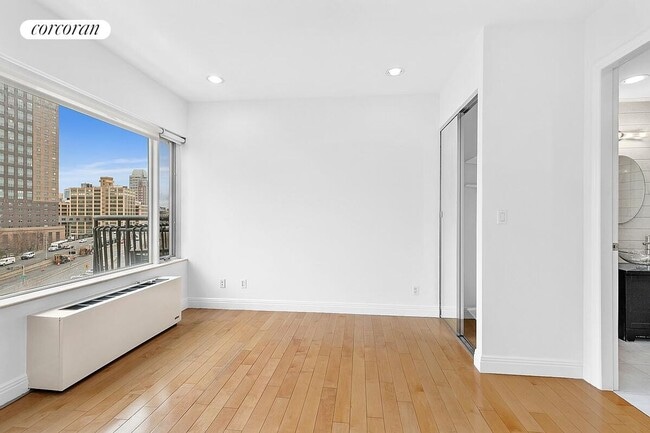 Building Photo - 189 Bridge St