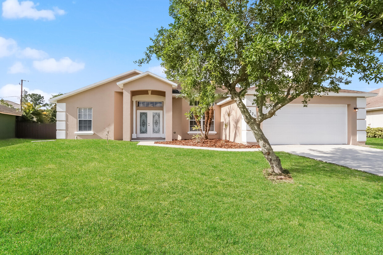Primary Photo - 2273 SW Crocus Ln