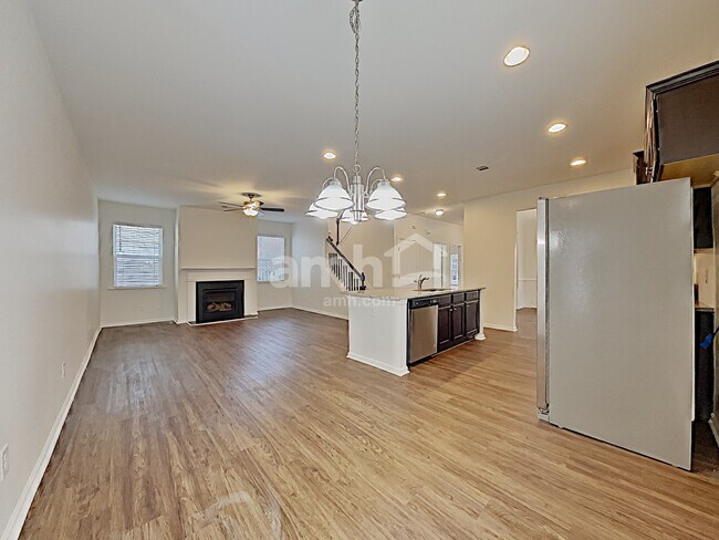 Foto del edificio - 323 Stoney Hollow Rd