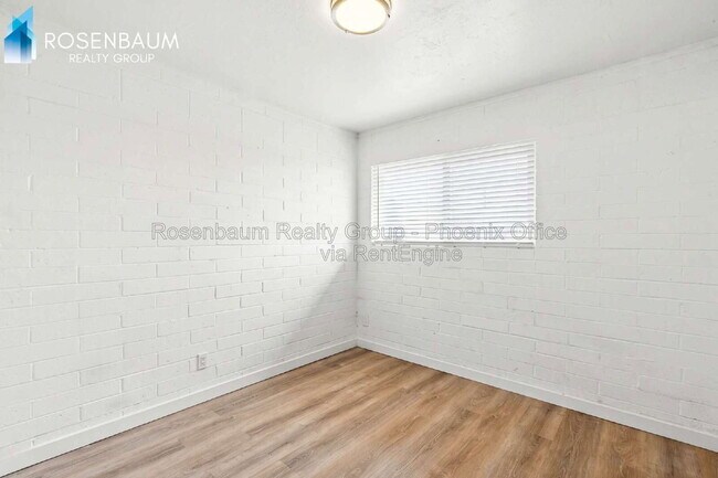 Foto del edificio - 704 W 11th St