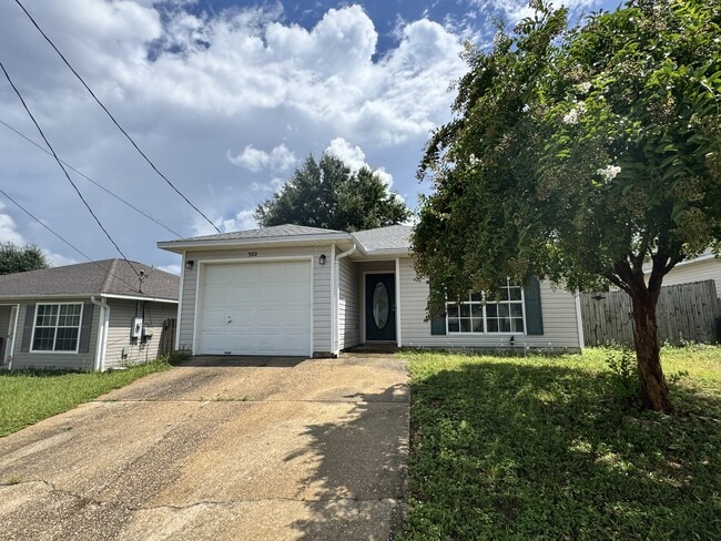 Building Photo - 322 Apple Dr