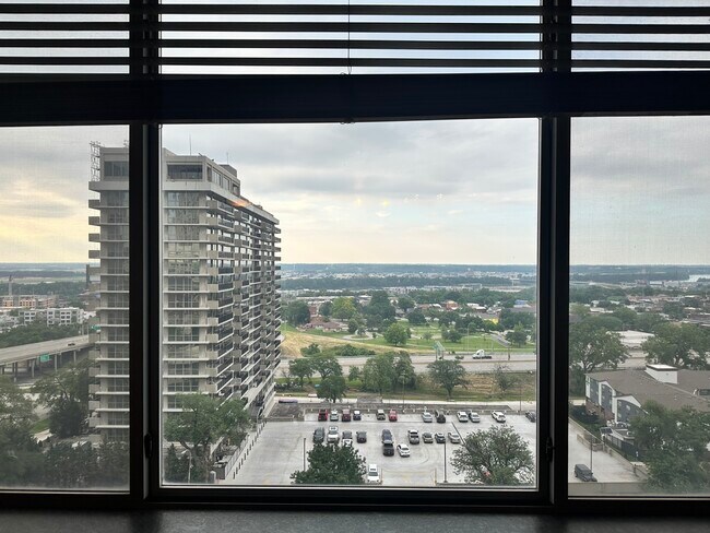 Foto del edificio - 600 E 8th St