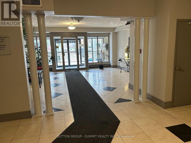 Photo du bâtiment - 101 Queen St S