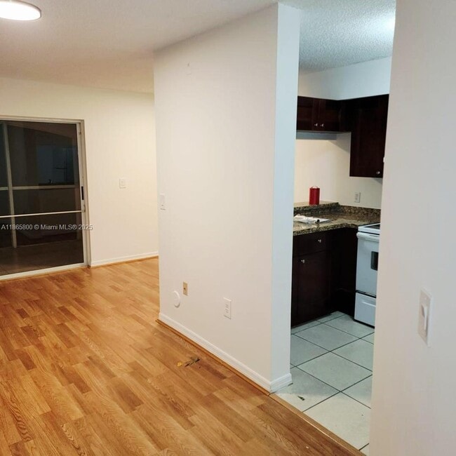 Foto del edificio - 4555 NW 99th Ave