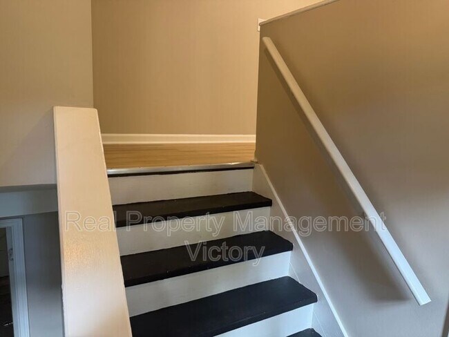 Foto del edificio - 408 Woodland Ct NE