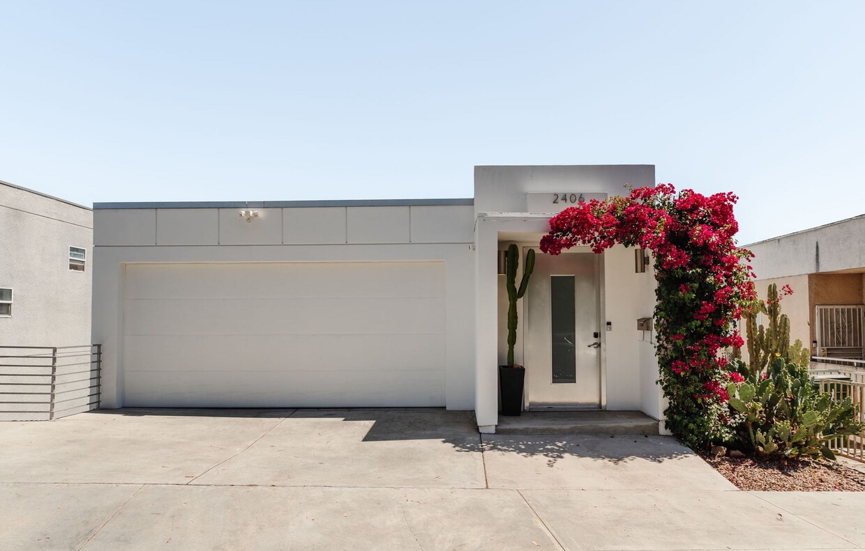 Foto principal - 2406 Silver Ridge Ave