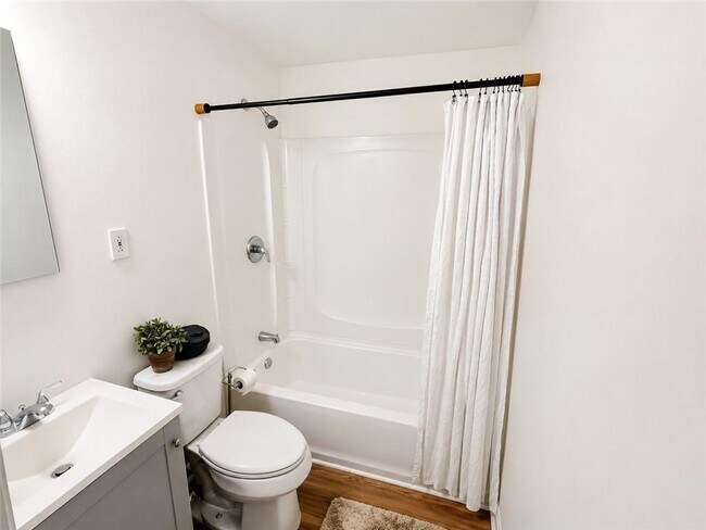 Foto del edificio - 2494 Baker Rd NW
