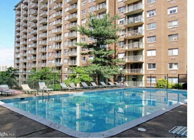 Building Photo - 2059 Huntington Ave