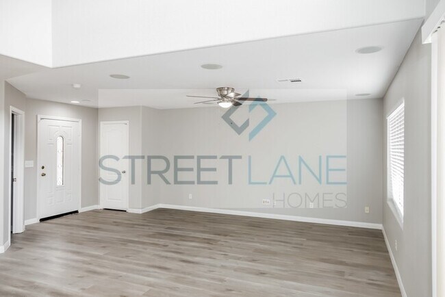 Foto del edificio - REDUCED! - Now offering $250 off first ful...