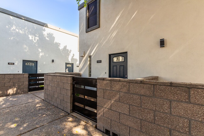 Building Photo - 7325 E Belleview St