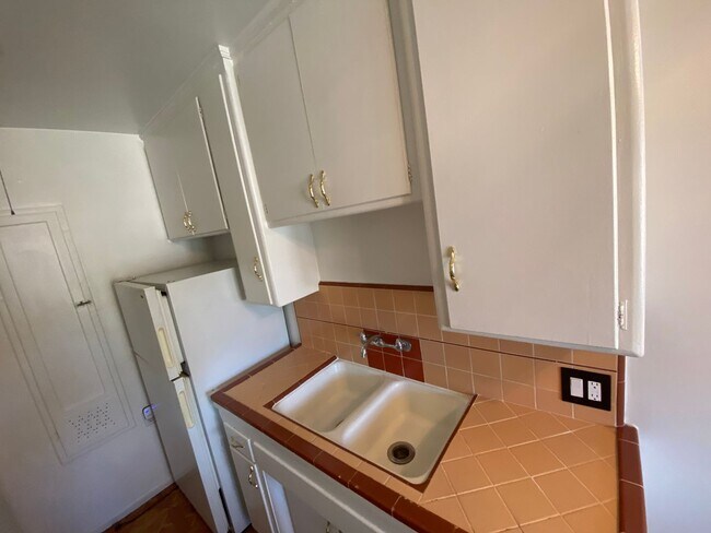 Foto del edificio - 1 Bedroom 1 Bath Apartment in Los Feliz!