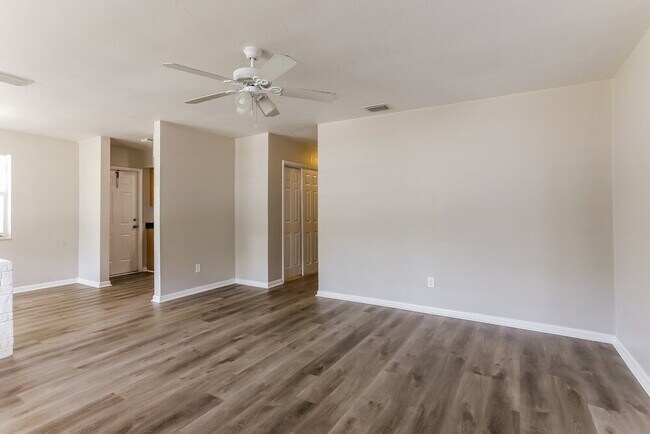 Foto del edificio - 811 SW 28th Terrace