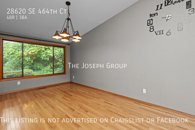 Building Photo - Beautiful and spacious 4 bed/2.5 bath in E...