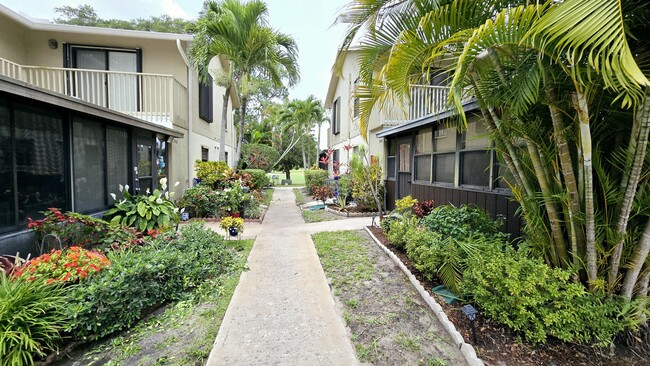 Building Photo - 7442 SE Jamestown Terrace