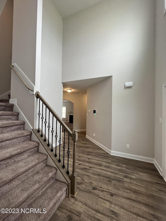 Building Photo - 931 Farmyard Garden Dr