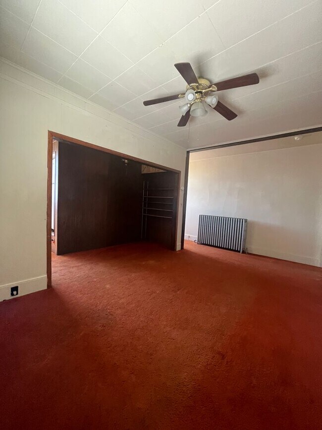 Foto del edificio - 1 Bed 1 Bath Apartment- Walking Distance f...