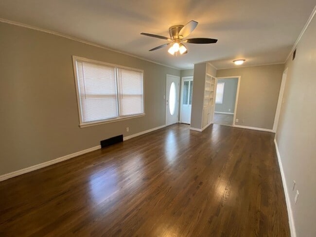 Building Photo - 3 Bed, 2 Bath Corner Lot in Tulsa!