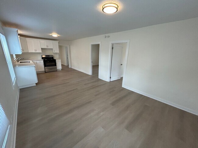 Building Photo - **APPLICATION RECEIVED** MUST SEE! Charmin...