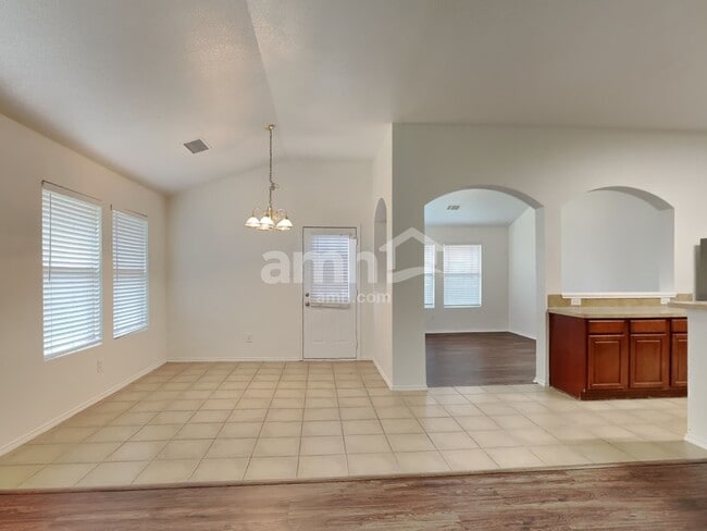 Building Photo - 1207 Fox Glen Trail