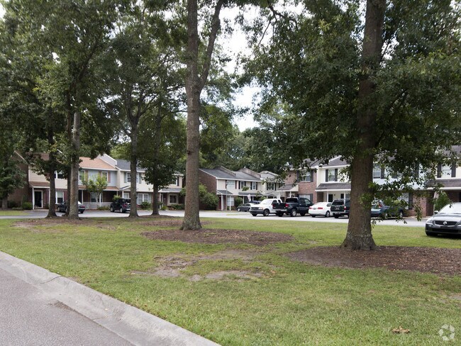 Building Photo - Hunters Trace Townhomes