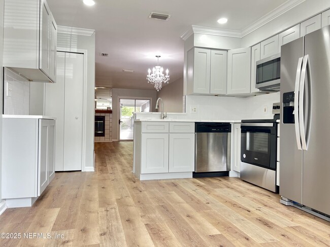 Building Photo - 5523 Cabot Dr N