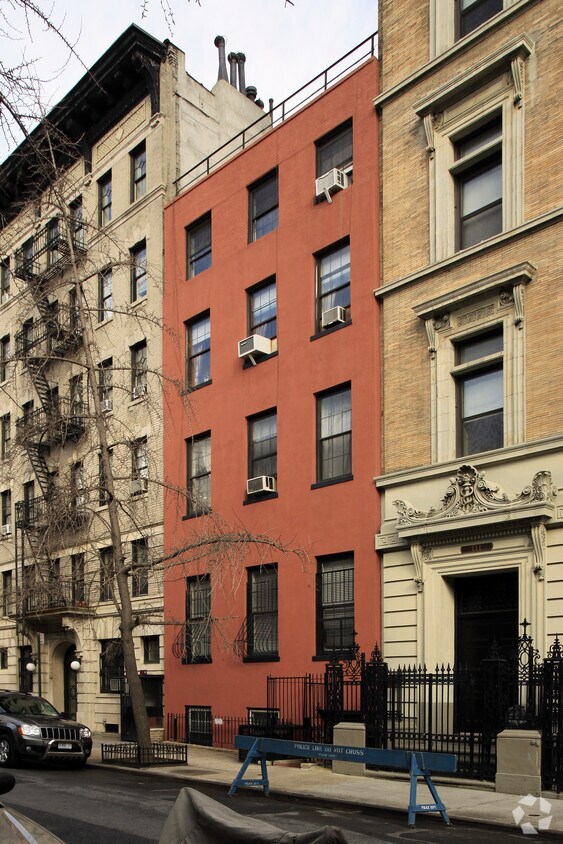 Primary Photo - 113 W Washington Pl