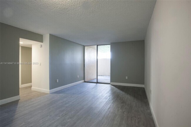 Foto del edificio - 10700 SW 108th Ave