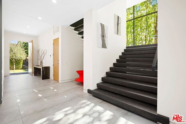 Foto del edificio - 853 N Kilkea Dr