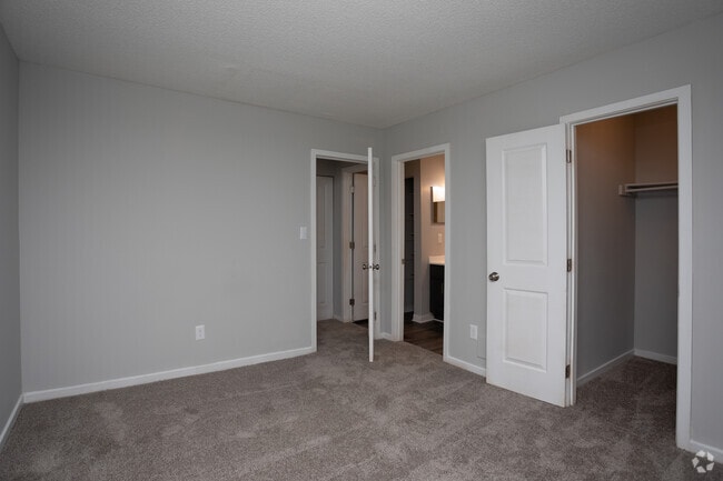 Building Photo - The Bluffs Apartment Homes