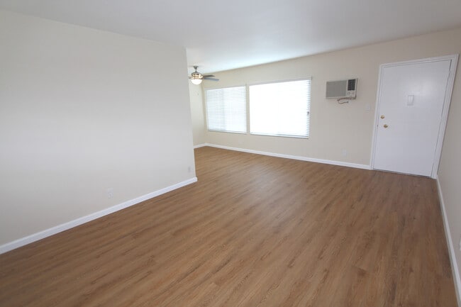 Building Photo - 4800 Woodley Ave