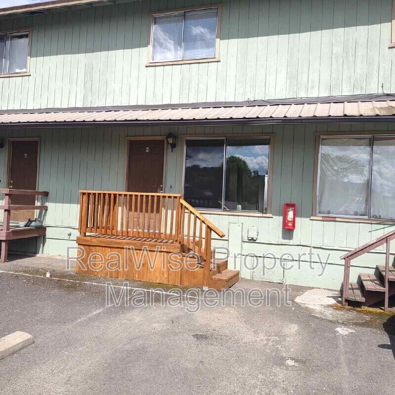 Foto principal - 275 NW Rose St