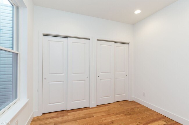 Foto del edificio - 2 br, 1 bath Triplex - 2308 E LEHIGH AVE U...