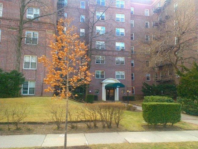 Building Photo - 1 br, 1 bath Apartment - 7001 113th St 3J